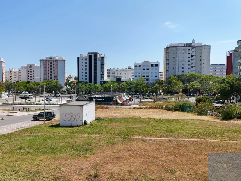 Terreno para Venda em Quarteira Foto 6