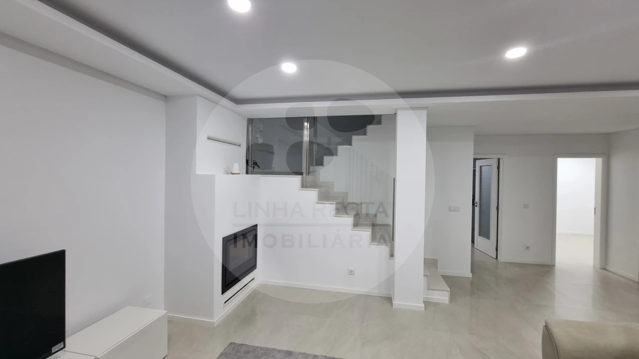 Moradia T4 para Venda em Amora Foto 9