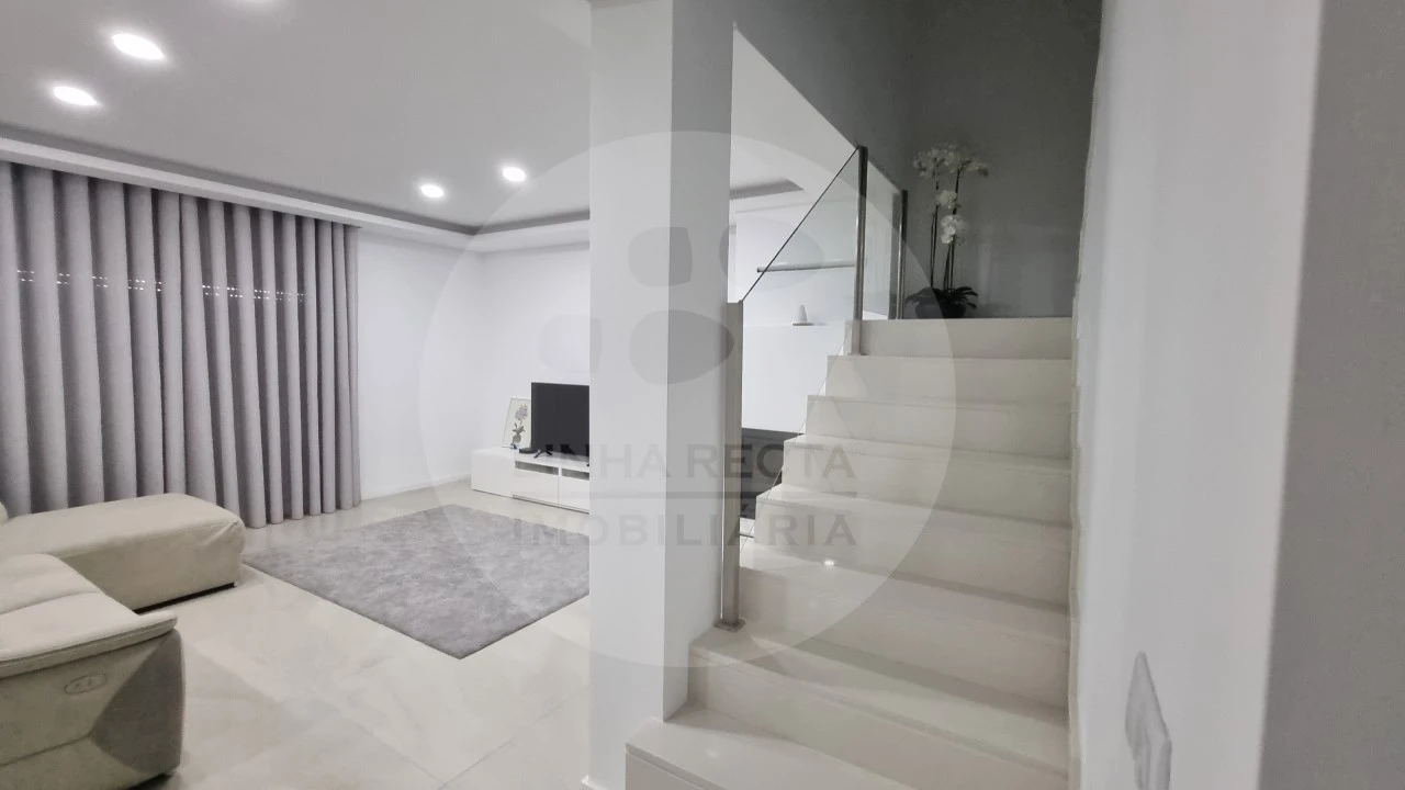 Moradia T4 para Venda em Amora Foto 18