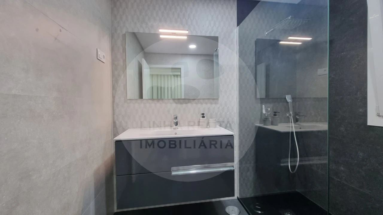 Moradia T4 para Venda em Amora Foto 29