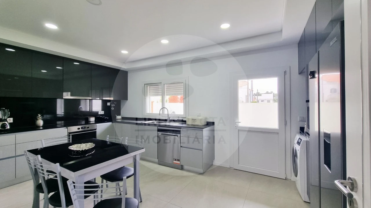 Moradia T4 para Venda em Amora Foto 12