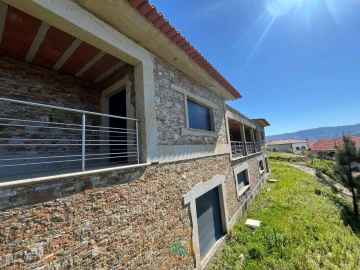Moradia T3 para Venda em Refoios do Lima