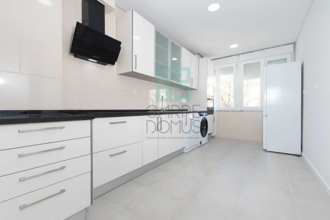 Apartamento T3 para Venda em Rio de Mouro Foto 1