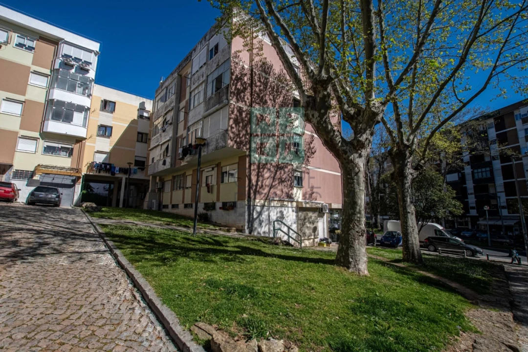 Apartamento T3 para Venda em Rio de Mouro Foto 9