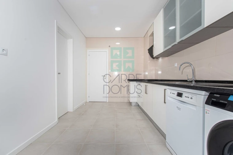 Apartamento T3 para Venda em Rio de Mouro Foto 3