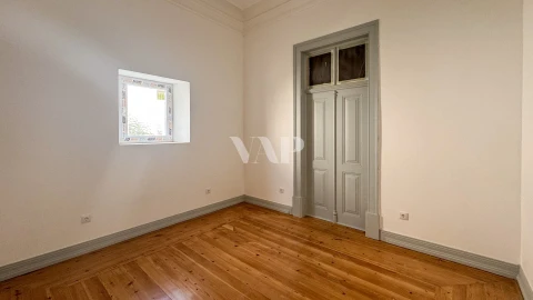 Apartamento T6 para Venda em Loule (São Sebastião)