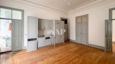 Apartamento T6 para Venda em Loule (São Sebastião)