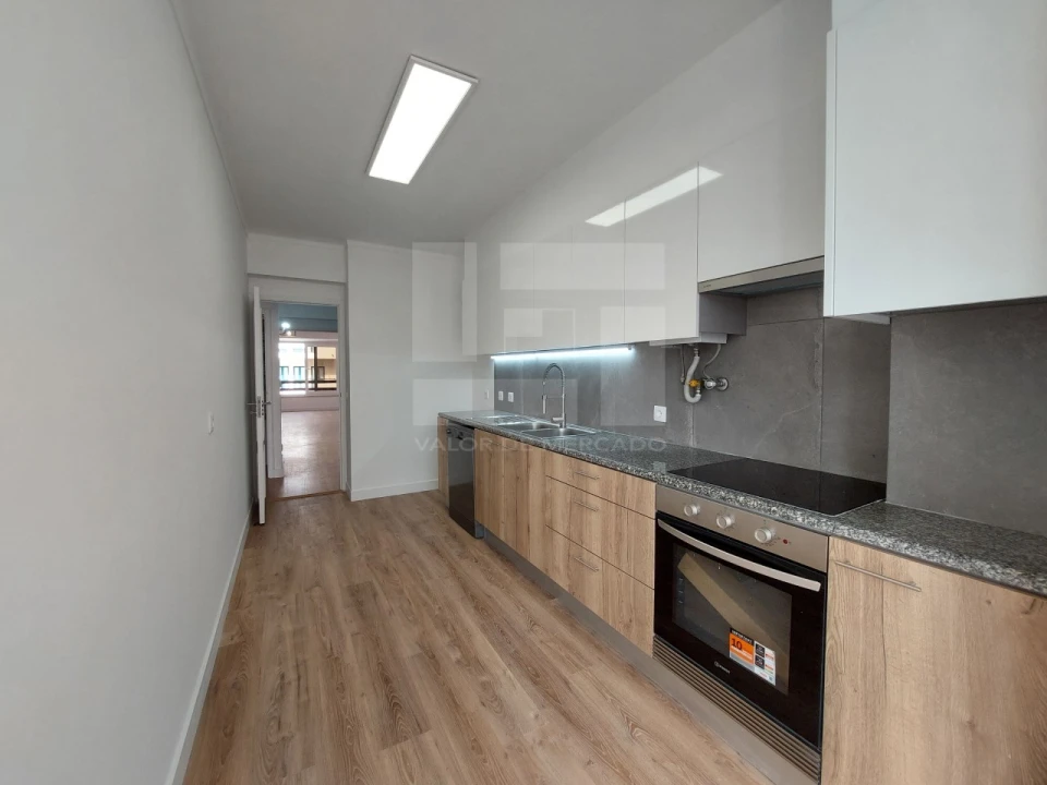 Apartamento T3 para Venda em São Domingos de Benfica Foto 1