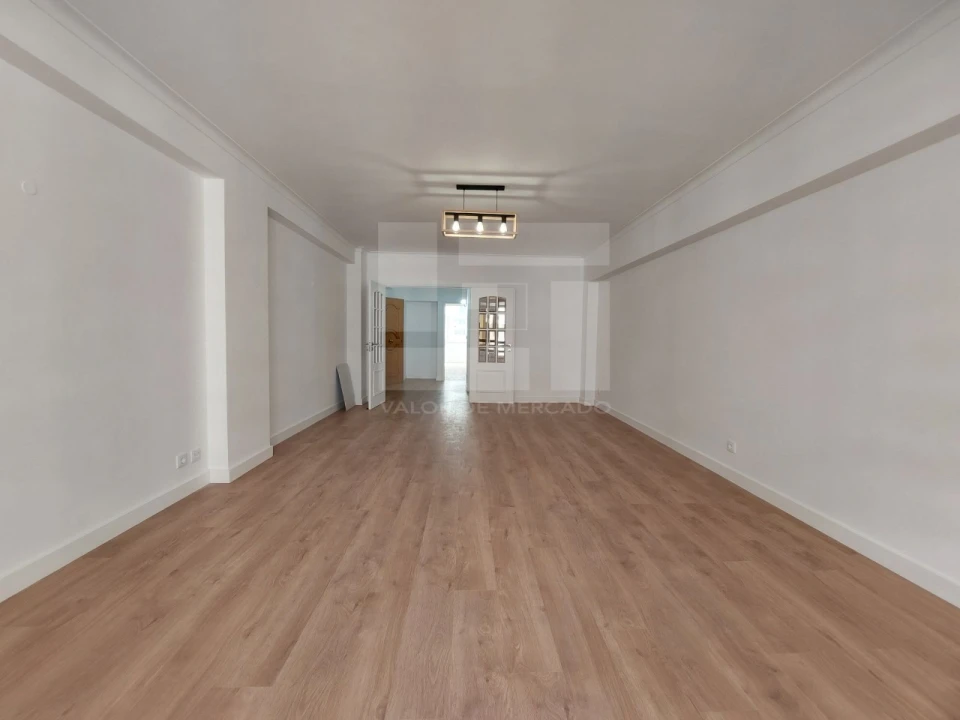 Apartamento T3 para Venda em São Domingos de Benfica Foto 4