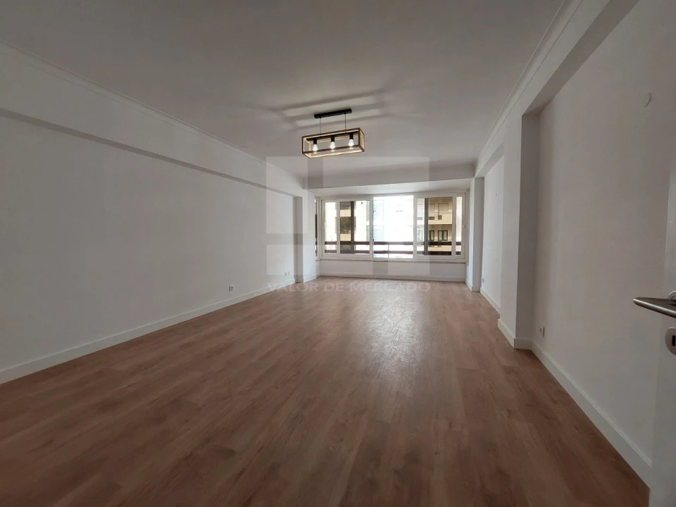 Apartamento T3 para Venda em São Domingos de Benfica Foto 5