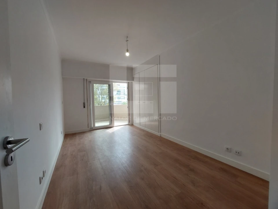 Apartamento T3 para Venda em São Domingos de Benfica Foto 9
