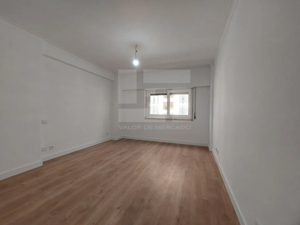 Apartamento T3 para Venda em São Domingos de Benfica Foto 14