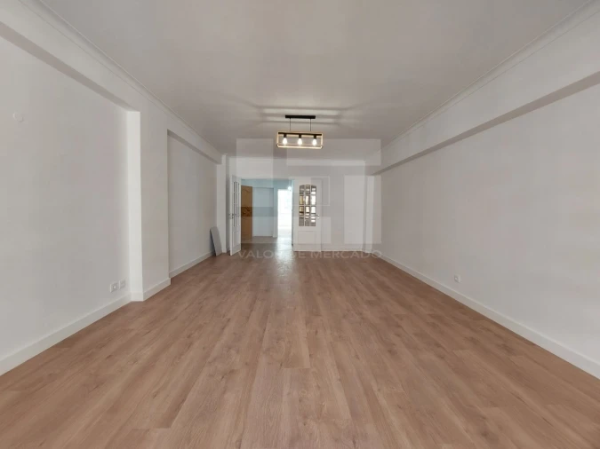 Apartamento T3 para Venda em São Domingos de Benfica Foto 4
