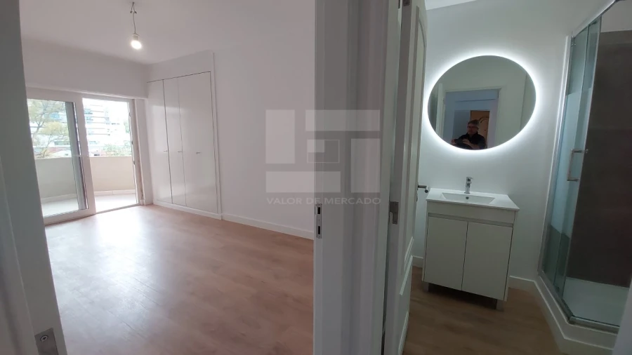 Apartamento T3 para Venda em São Domingos de Benfica Foto 10