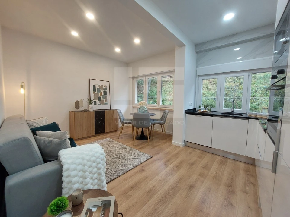 Apartamento T2 para Venda em Benfica Foto 1