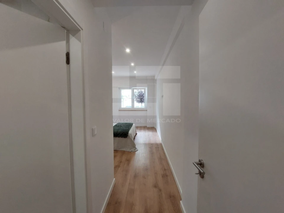 Apartamento T2 para Venda em Benfica Foto 4