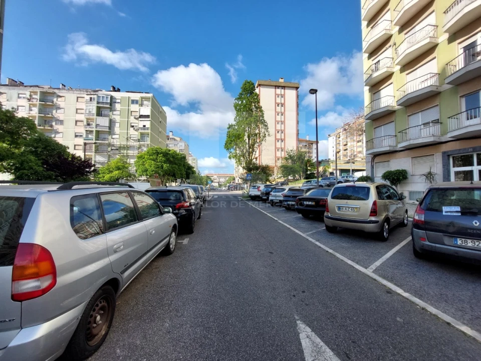 Apartamento T2 para Venda em Benfica Foto 12