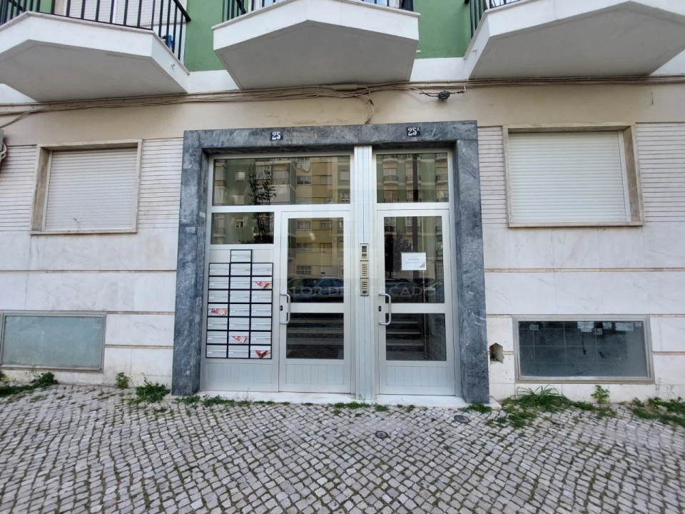 Apartamento T2 para Venda em Benfica Foto 13