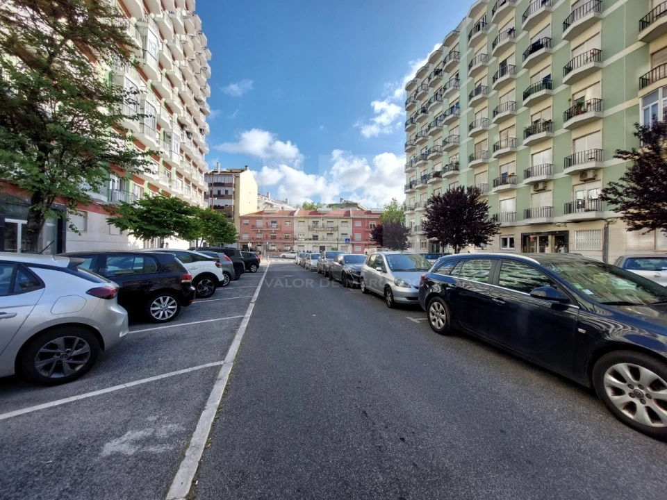 Apartamento T2 para Venda em Benfica Foto 14