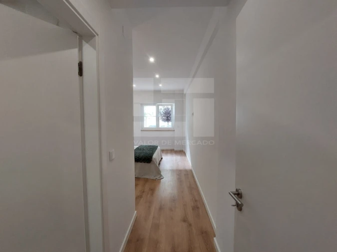 Apartamento T2 para Venda em Benfica Foto 4