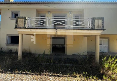 Moradia T4 para Venda em Ovoa e Vimieiro