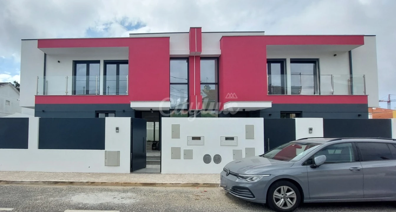 Moradia T4 para Venda em São Domingos de Rana Foto 1