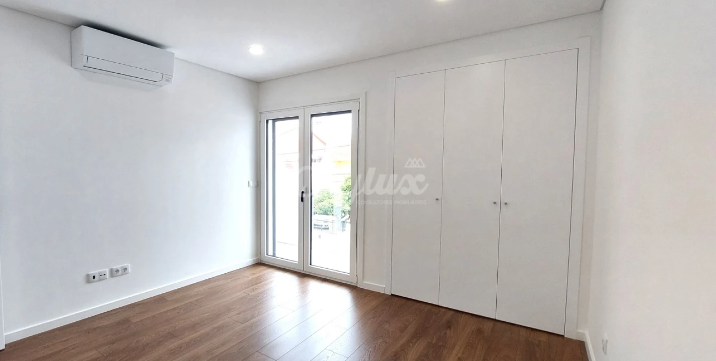 Moradia T4 para Venda em São Domingos de Rana Foto 25