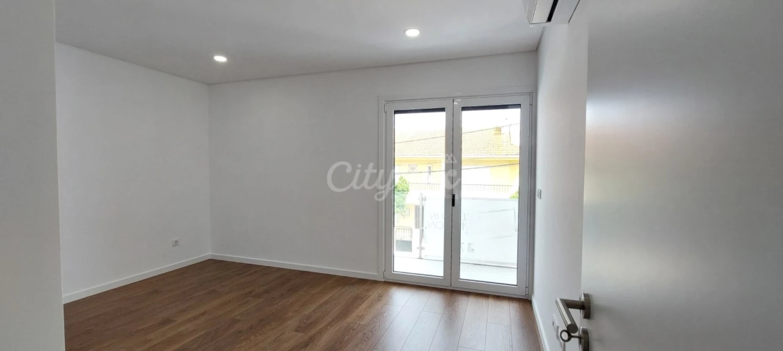 Moradia T4 para Venda em São Domingos de Rana Foto 27