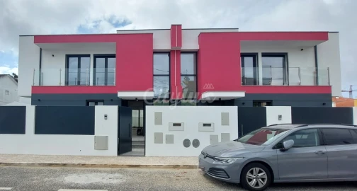 Moradia T4 para Venda em São Domingos de Rana
