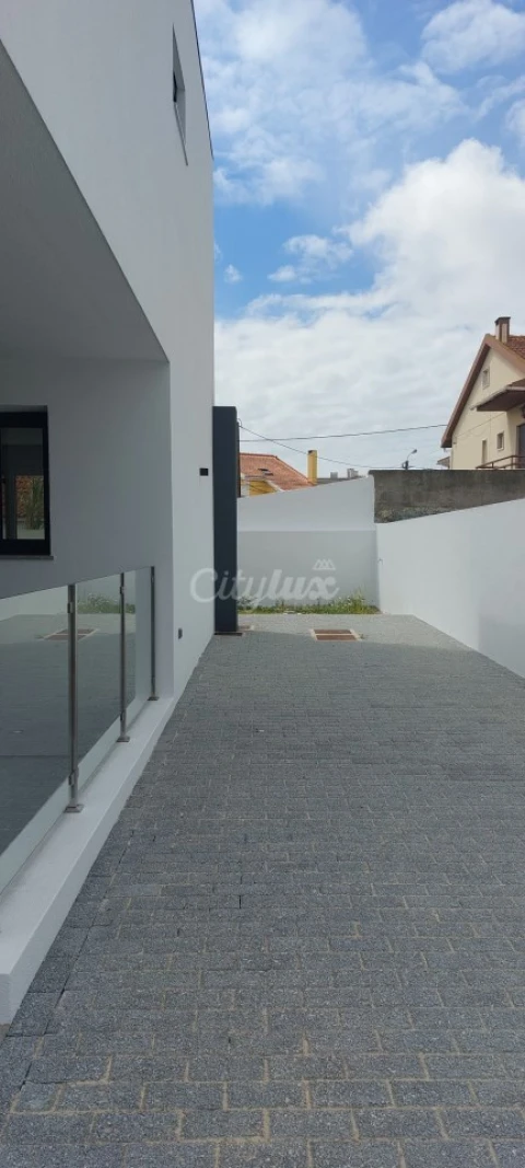 Moradia T4 para Venda em São Domingos de Rana