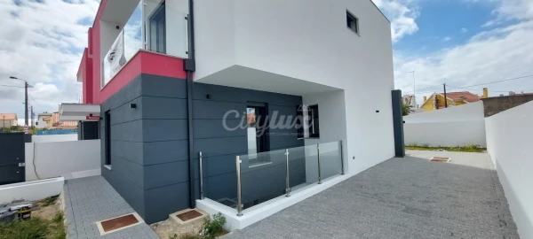 Moradia T4 para Venda em São Domingos de Rana