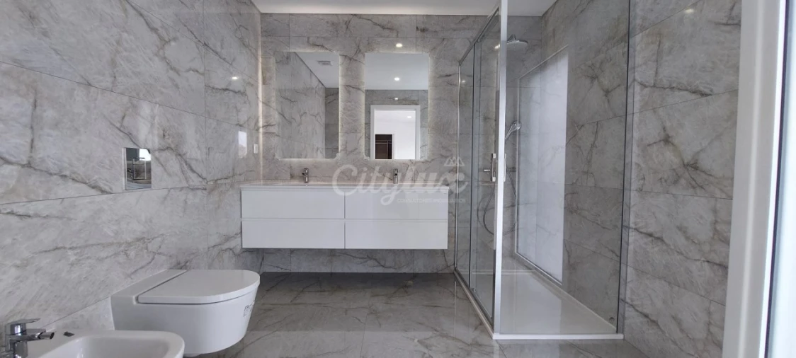 Moradia T4 para Venda em São Domingos de Rana Foto 18