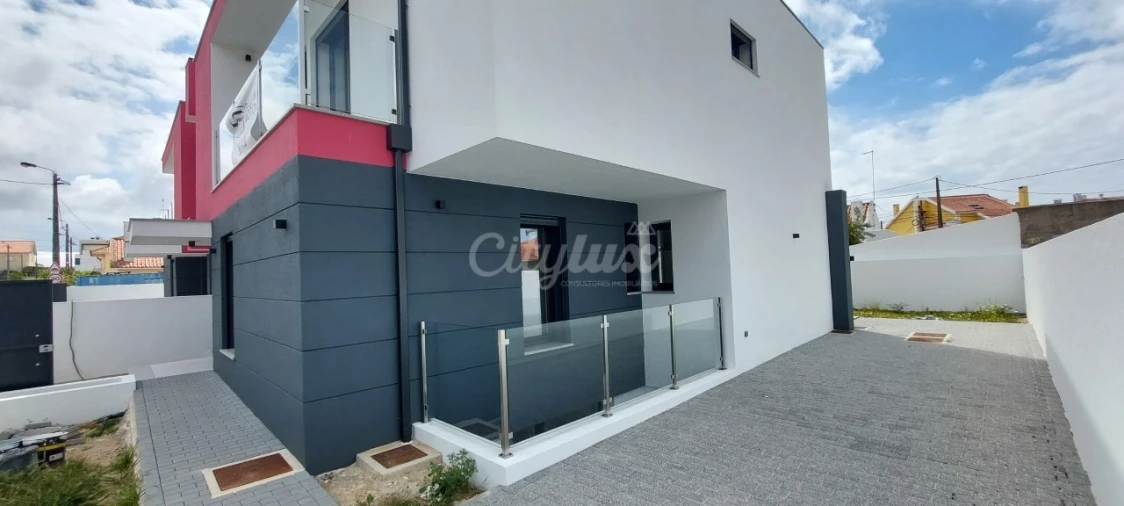 Moradia T4 para Venda em São Domingos de Rana Foto 47