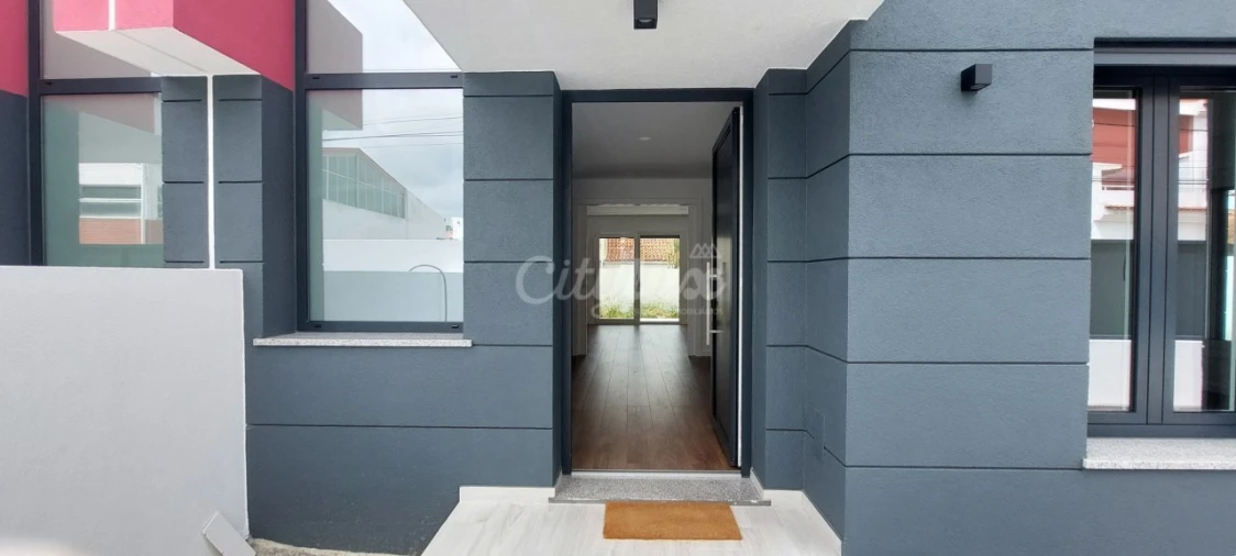 Moradia T4 para Venda em São Domingos de Rana Foto 49