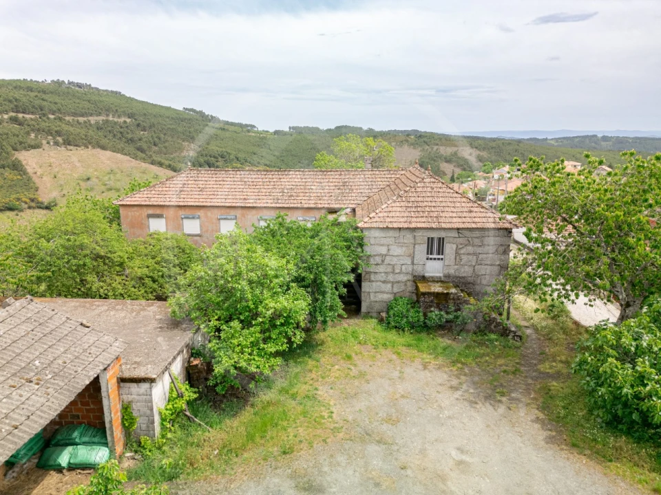 Moradia T6 para Venda em Tresminas Foto 1