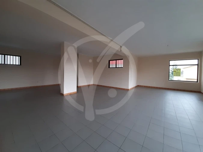 Loja para Arrendamento em Aver-O-Mar, Amorim e Terroso Foto 4