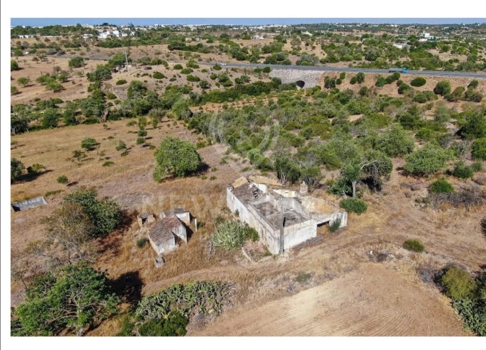 Terreno Misto para Venda em Quelfes Foto 2