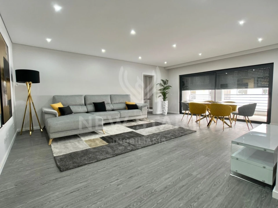 Apartamento T3 para Venda em Quelfes Foto 1