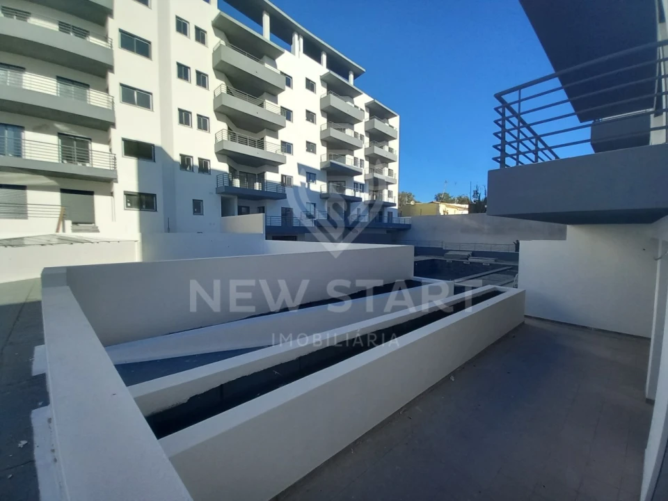 Apartamento T3 para Venda em Quelfes Foto 15