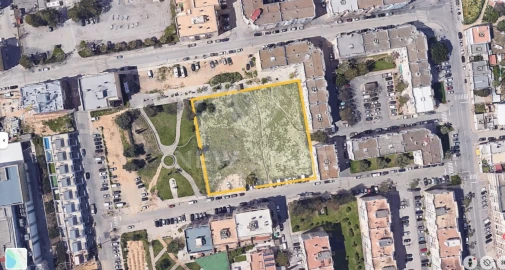 Terreno Comércio / Armazém para Venda em Quelfes