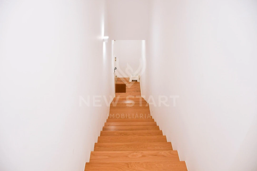 Apartamento T4 para Venda em Olhão Foto 31