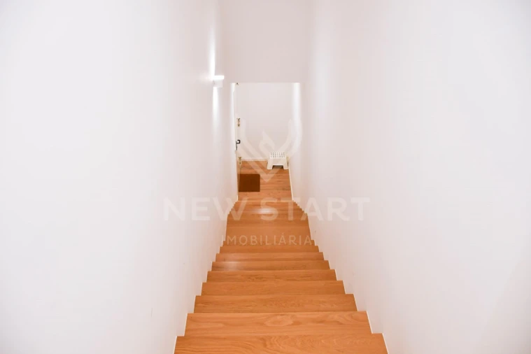 Apartamento T4 para Venda em Olhão Foto 31