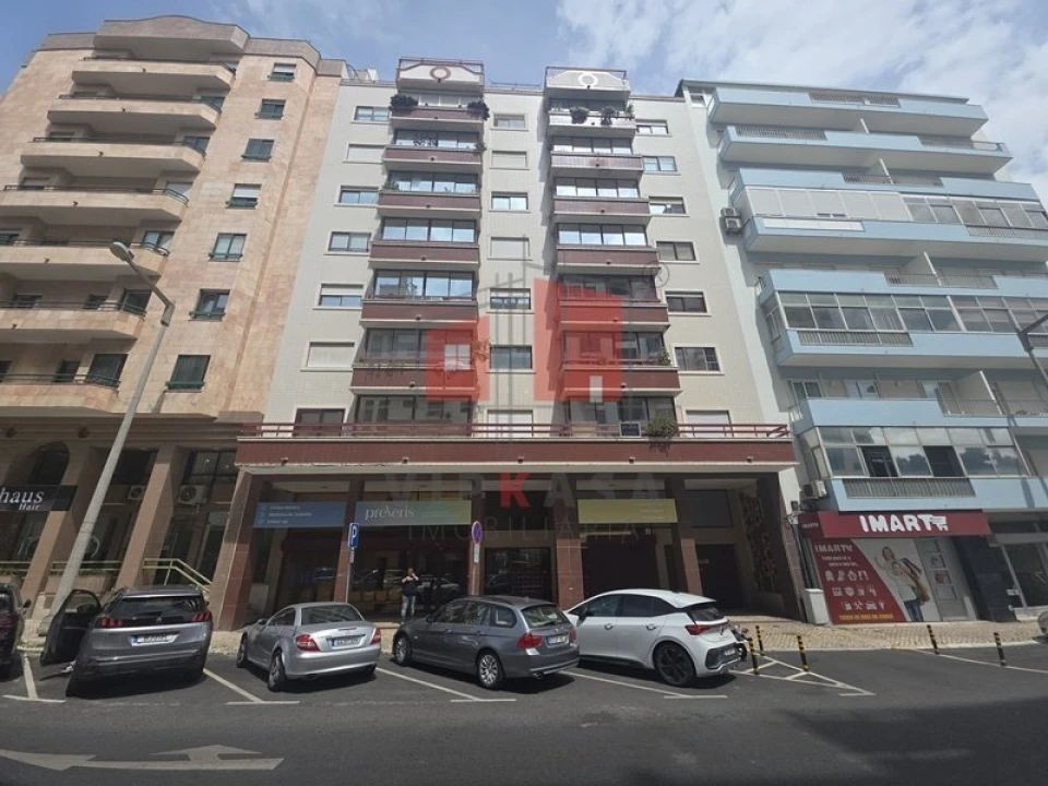 Apartamento T3 para Venda em São Domingos de Benfica Foto 1