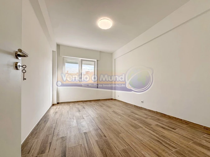 Apartamento T3 para Venda em Vila Franca de Xira Foto 6