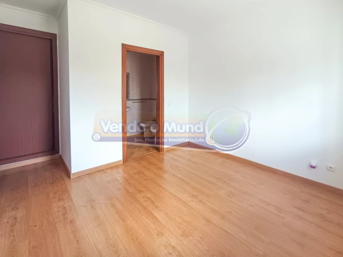 Apartamento T3 para Venda em Benavente Foto 19