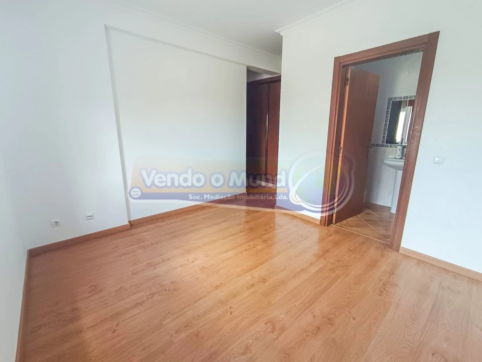 Apartamento T3 para Venda em Benavente Foto 20
