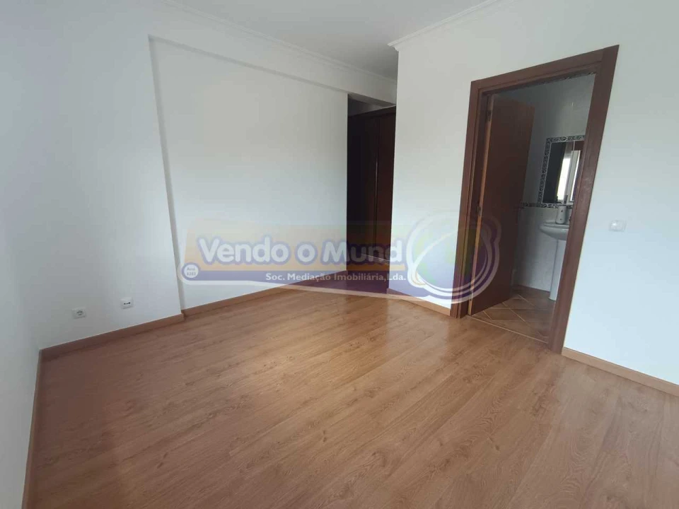 Apartamento T3 para Venda em Benavente Foto 14