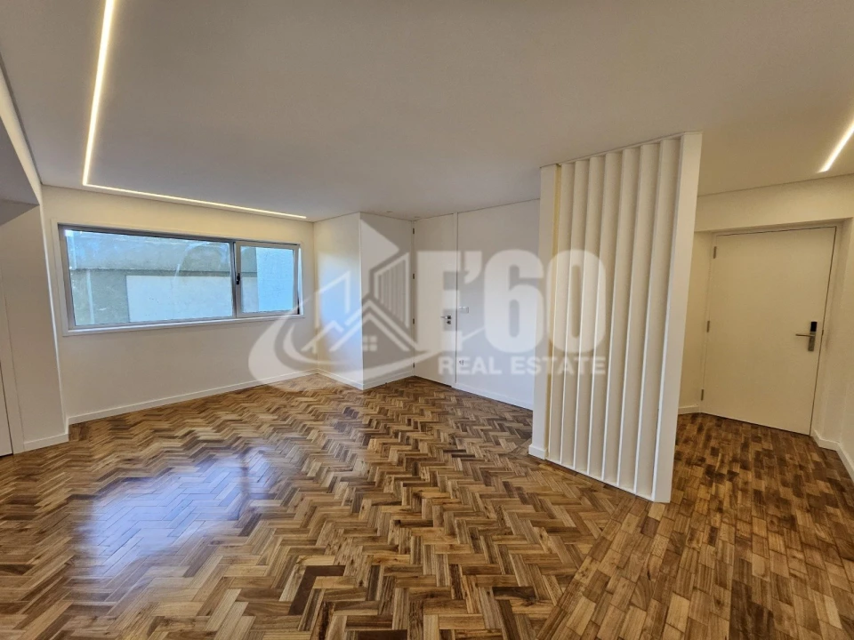 Apartamento T4 para Venda em Cedofeita, Santo Ildefonso, Sé, Miragaia, São Nicolau e Vitória Foto 1