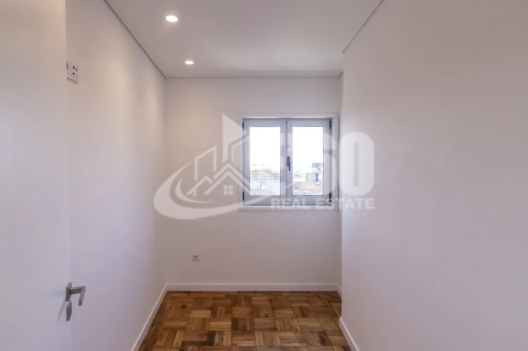 Apartamento T4 para Venda em Cedofeita, Santo Ildefonso, Sé, Miragaia, São Nicolau e Vitória Foto 12