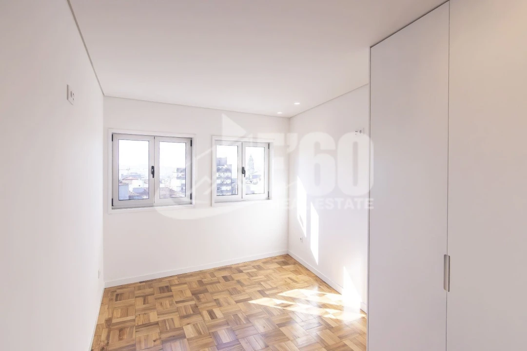Apartamento T4 para Venda em Cedofeita, Santo Ildefonso, Sé, Miragaia, São Nicolau e Vitória Foto 9